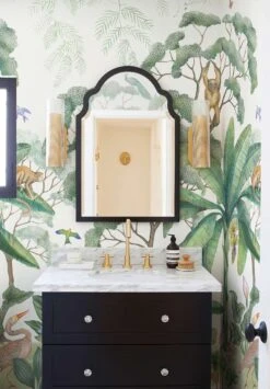 Jungle Wallpaper Mural -Household Supplies Shop 20190702 10th steet home day 120644 3 b0fec154 1df9 4883 a811 4cf54a64d896