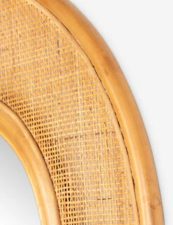 Combs Round Mirror -Household Supplies Shop 232103 001 DET 4