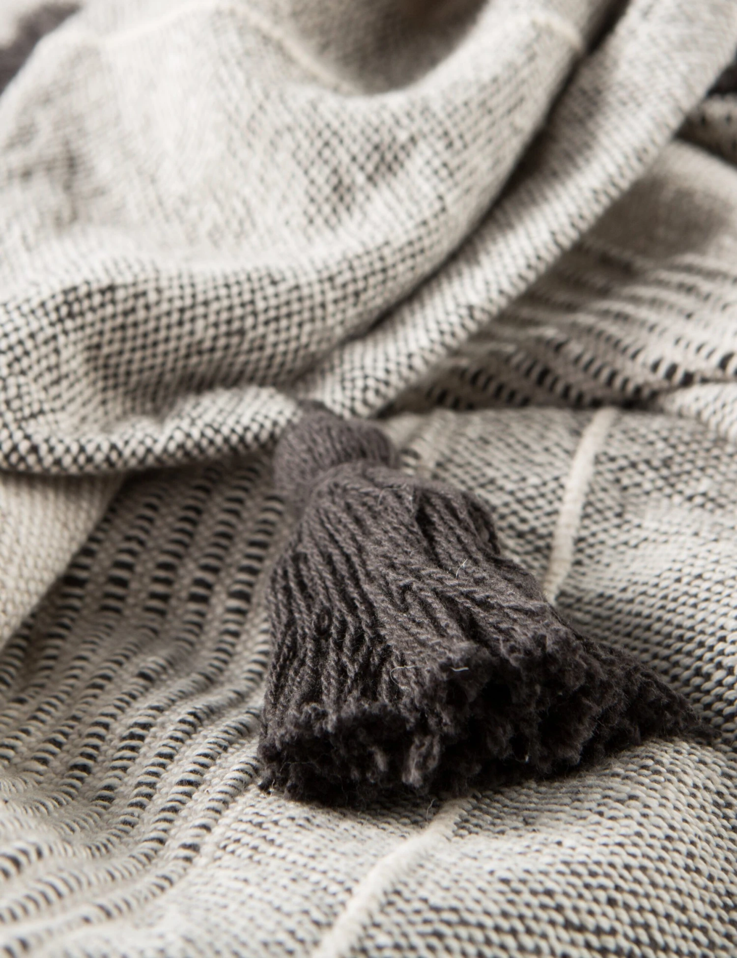 Huda Throw 6 Huda Throw - Image 4