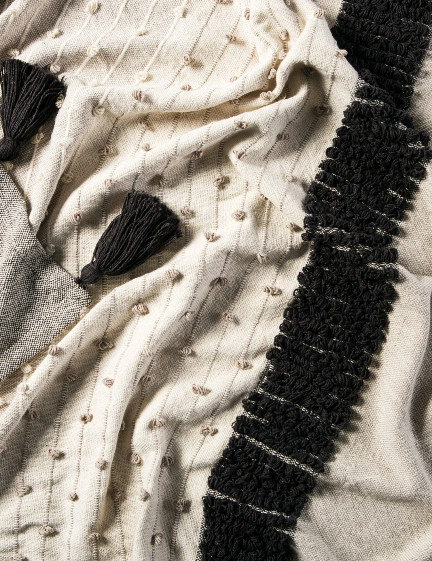 Huda Throw 7 Huda Throw - Image 5