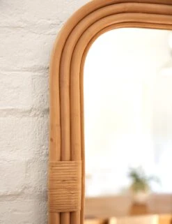 Marsali Mirror -Household Supplies Shop SPMRRE NA SS23 RattanPoleRectangularMirror 1814 detail Lifestyle